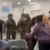 Video muestra a Carabineros enfrentando a familiares de hinchas fallecidos de Colo Colo