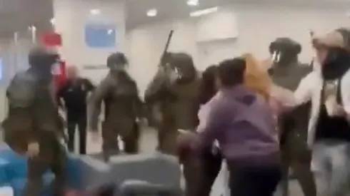 Carabineros llegó a la clínica donde estaban los familiares de los hinchas fallecidos