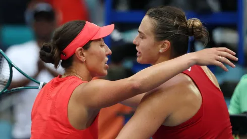 Jessica Pegula y Aryna Sabalenka en el Miami Open 2025.