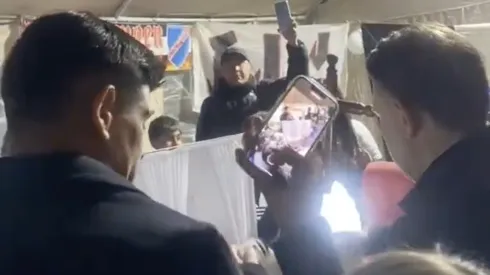 Aníbal Mosa y Esteban Pavez llegaron al velorio de hincha fallecido