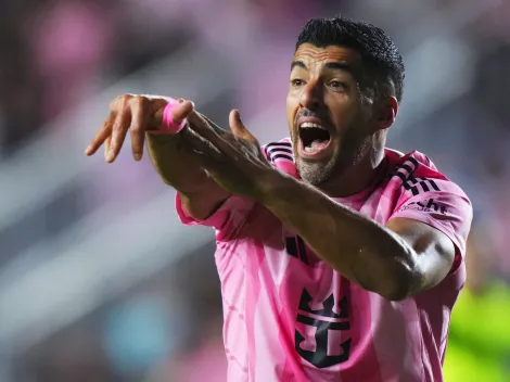 Luis Suárez volvió a morder ¡pero a un compañero de equipo!