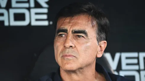 Gustavo Quinteros lo pasa mal en Brasil.