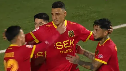 Matías Suárez celebró así su primer gol en la Unión Española.