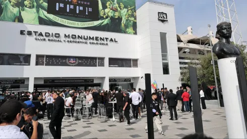 Una lista de invitados selectos estuvo presente en la conmemoración de los 100 años de Colo Colo en el Estadio Monumental.