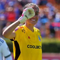 ¿La usará Cortés? La inédita camiseta con que Ryann Torrero ataja para Colo Colo en el Superclásico Femenino
