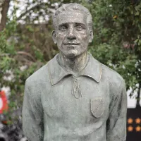 Criticado por Guarello: quién es el reconocido artista detrás de la estatua de David Arellano