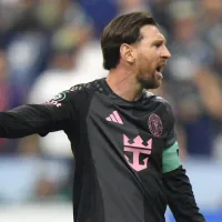 La molesta reacción de Lionel Messi a hincha que le mostró camiseta de Cristiano Ronaldo