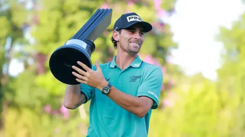 Joaquín Niemann se corona en el LIV Golf Mexico.
