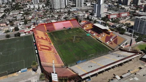 El Estadio Santa Laura tenía problemas en la cancha.