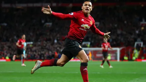 Alexis Sánchez jugando por Manchester United.
