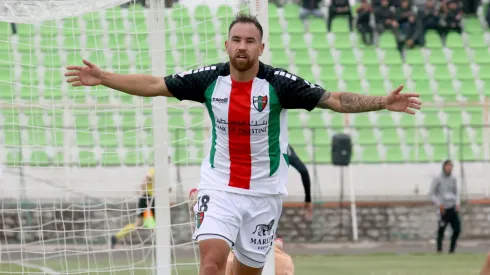 Junior Arias marcó uno de los goles en el empate 4-4 entre Palestino y Deportes Concepción.