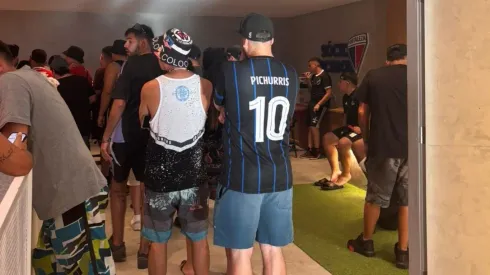 La imagen de los hinchas de Colo Colo en la sede de Fortaleza tratando de comprar entradas