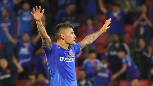 Charles Aránguiz no estará ante Estudiantes por lesión