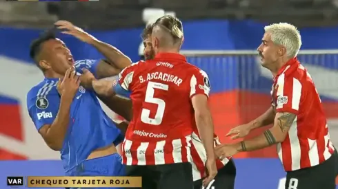 Rodrigo Contreras dio vuelta al continente con esta acción.