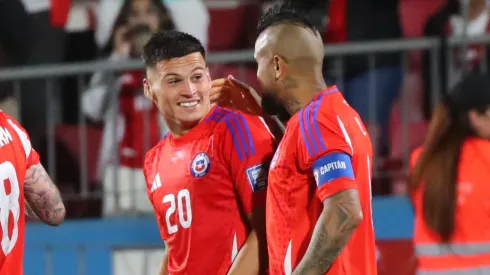 Lucas Cepeda está en la mira de Europa y Arturo Vidal aprovechó para aleonarlo.