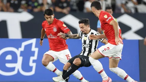 Botafogo se impuso en Río de Janeiro contra Estudiantes.