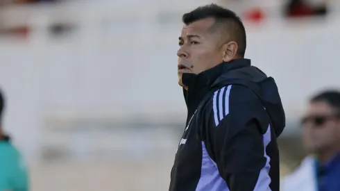 Jorge Almirón está con un pie y medio fuera de la banca de Colo Colo.