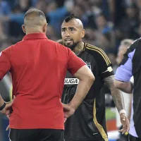 El único entrenador chileno que asoma como el reemplazante de Jorge Almirón en Colo Colo