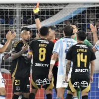 No se vio en TV: dos jugadores de Racing alientan a la gente a cantarle insultos a Vidal tras la expulsión