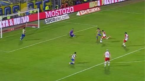 Leonardo Gil pudo sellar la clasificación de Huracán, pero no definió bien.