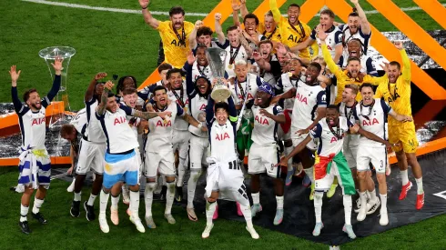 Tottenham venció al Manchester United con un extraño gol para ser campeón de la UEFA Europa League.