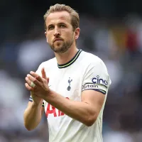 No los olvida: la alegría de Harry Kane con el título del Tottenham en Europa League