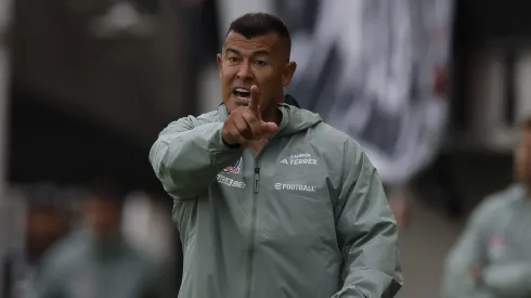 Por ahora, Jorge Almirón sigue en Colo Colo pese a que públicamente es conocido que dejará de serlo pronto.