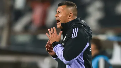 Jorge Almirón sigue como DT de Colo Colo.