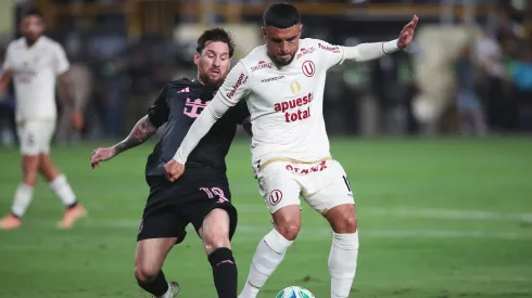 Este chileno lleva un tiempo a muy buen nivel en Universitario de Perú y jugó ante Lionel Messi hace poco.
