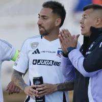 Muerto de la risa: TNT capta imagen de Jorge Almirón concentrado junto a los jugadores de Colo Colo