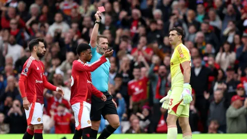 Dibu Martínez dejó sin Champions al Aston Villa.
