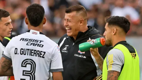 Almirón seguirá como DT de Colo Colo.