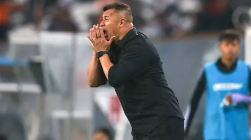 Jorge Almirón se queda en Colo Colo.