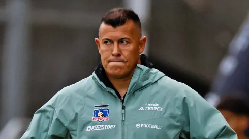 Almirón por ahora sigue como entrenador de Colo Colo.