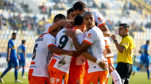 Los jugadores de Cobresal celebran el gol de Diego Coelho frente a Everton, en la fecha 12 del Campeonato Nacional 2025.