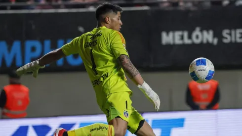 Brayan Cortés volvió a ser titular en Colo Colo