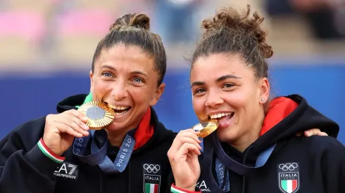 Las medallistas de oro Sara Errani y Jasmine Paolini en los Juegos Olímpicos de París 2024.