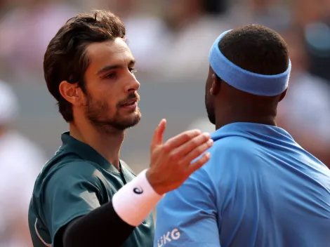 Pelotazo de Musetti a árbitra en Roland Garros da la vuelta al mundo