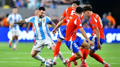 Argentina paró una novedosa formación para enfrentar a Chile.