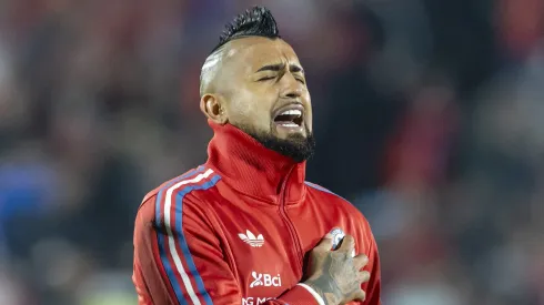 Los hinchas argentinos se burlaron sin piedad de Arturo Vidal en el Estadio Nacional. Le recordaron una publicación viral.
