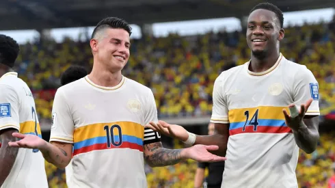 Jhon Jader Durán junto a James Rodríguez.