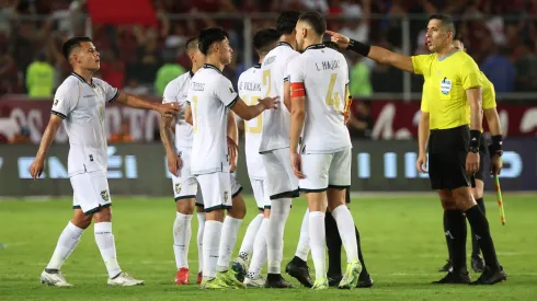 Bolivia alega una mano negra.