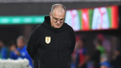 Marcelo Bielsa pasa por un delicado presente en Uruguay.
