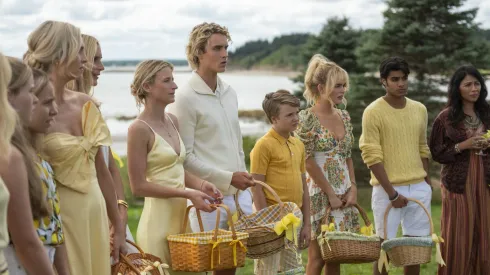 Candice King, Caitlin FitzGerald y Mamie Gummer protagonizan la serie.