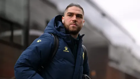 El jugador chileno anunció su salida del Watford.