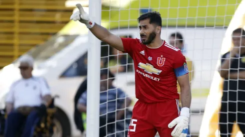 Johnny Herrera está preocupado por U. de Chile.