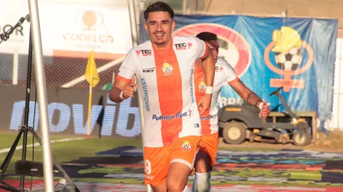 Diego Coelho, el temible delantero de Cobresal, está listo para recibir a Ñublense.