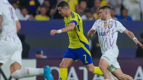 Felipe Salomoni marca a Cristiano Ronaldo en la liga saudí.