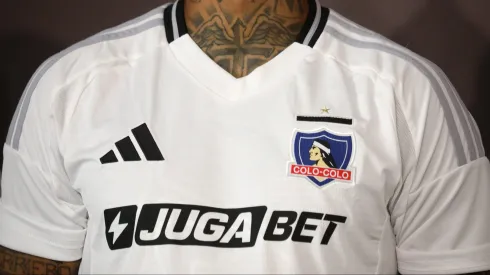 La camiseta de Colo Colo se "renovó" para el Clásico con la UC.