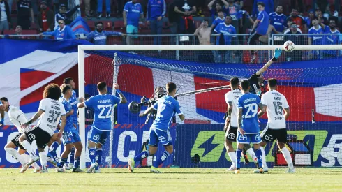 Azules y albos se miden en el Superclásico.
